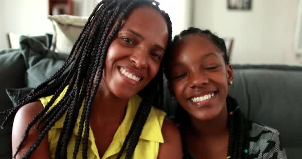 Beautiful Black African Mother Teen Daughter Smiling — 图库视频影像