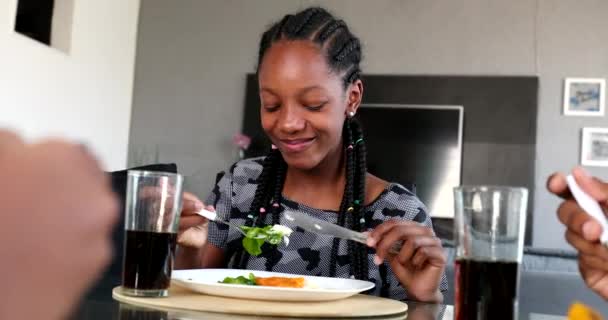 African Girl Eating Healthy Salad Meal Black Girl Eats Lunch — Vídeos de Stock