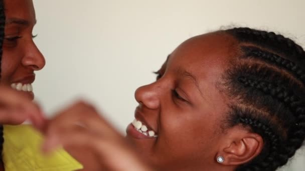 Black African Mother Daughter Doing Heart Symbol Hands — Vídeos de Stock