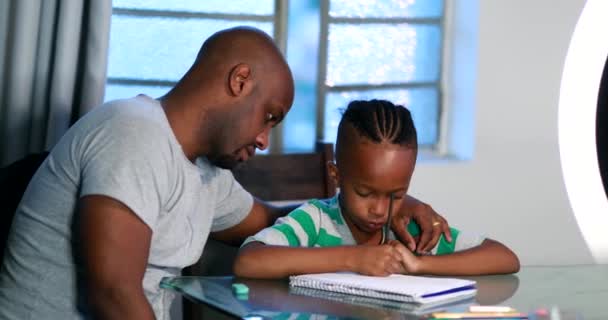 Father Helping Son Homework Home African Black Dad Mentoring Little — Vídeo de stock
