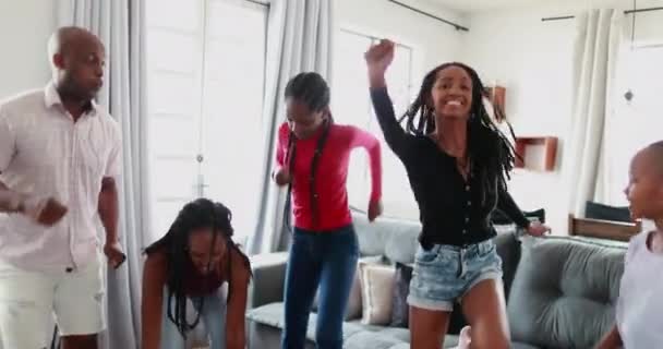 Familia Afroamericana Bailando Alegría Celebración — Vídeo de stock