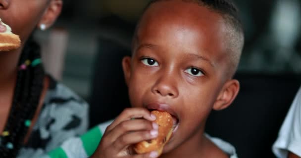 Children Eating Afternoon Snack Home Black African Ethnicity Kids Snacking — 图库视频影像