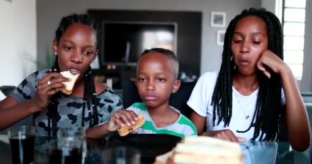 Children Eating Afternoon Snack Home Black African Ethnicity Kids Snacking — Stock videók