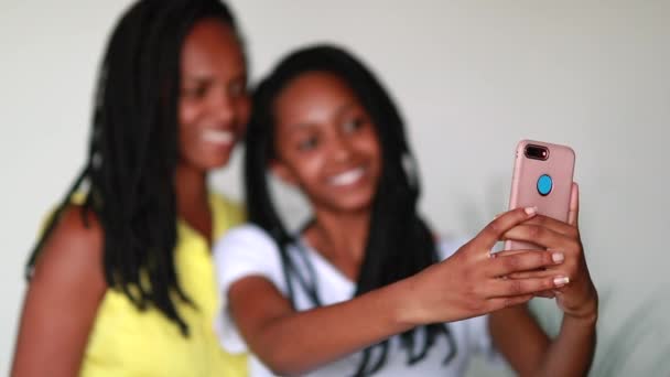 Mother Teen Girl Taking Selfie Cellphone Together — Video Stock