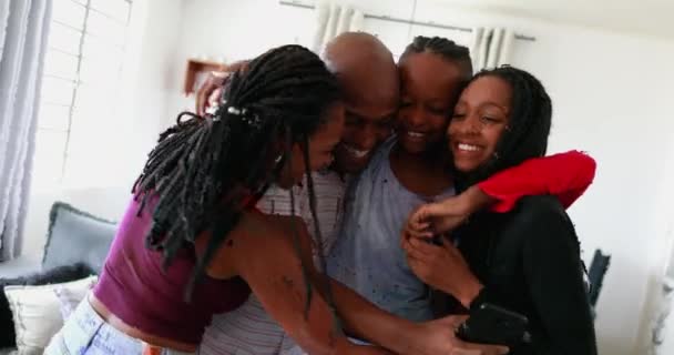 Family Hug Love Embrace African Ethnicity Loving Parents Children — Αρχείο Βίντεο