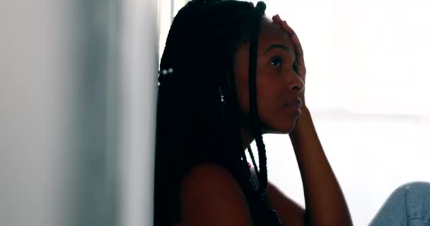 Mulher Negra Africano Pensivo Tempos Desesperados — Vídeo de Stock