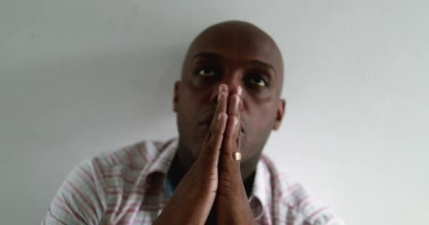 Religieux Africain Priant Dieu — Video