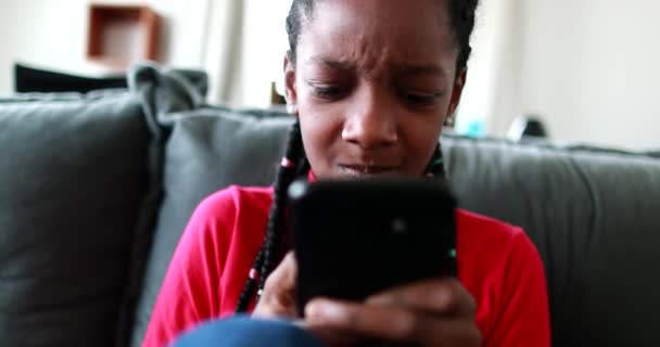 Upset Black African Teen Girl Feeling Troubled Cellphone News Social — Wideo stockowe