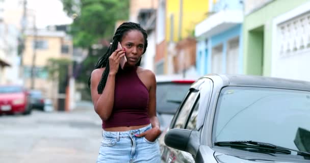 Mixed Race Woman Talking Phone Uban Street — Stok video
