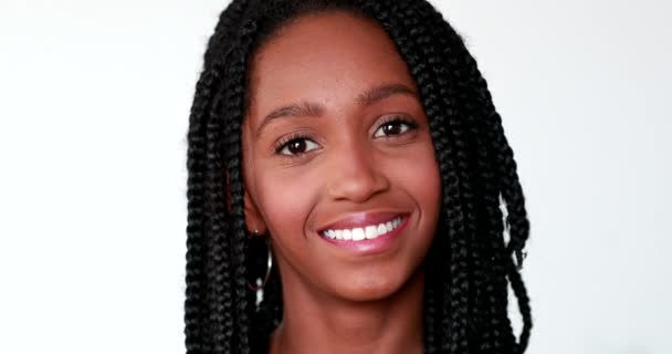 Jovem Preto Africano Adolescente Millennial Menina Retrato — Vídeo de Stock