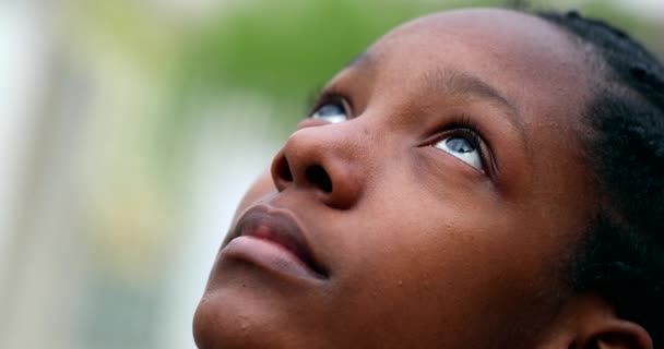 Black Teen Girl Opening Eyes Sky African Mix Race Adolescent — Vídeos de Stock