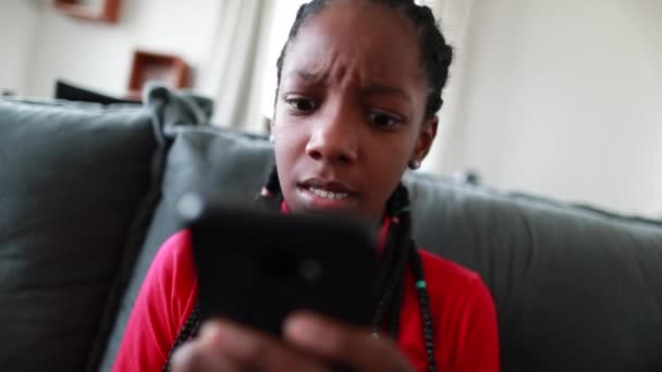 Upset Teen Black Girl Reacting Message Smartphone Device African Adolescent — Stockvideo