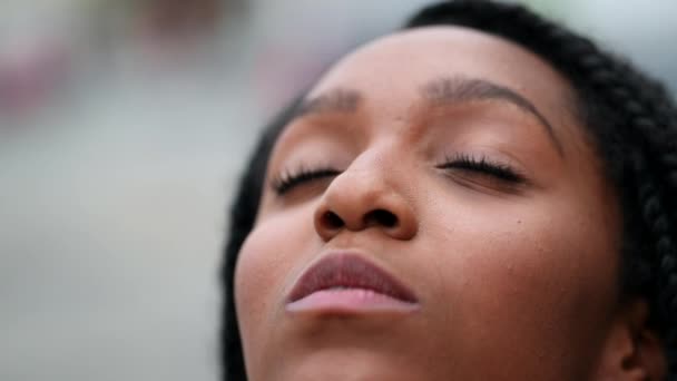 Young Beautiful African Girl Closing Eyes Contemplation Meditation Black Woman — Vídeo de Stock