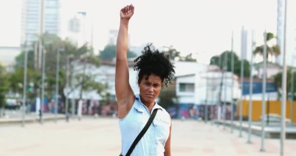 Jonge Zwarte Duizendjarige Vrouw Politiek Activist — Stockvideo