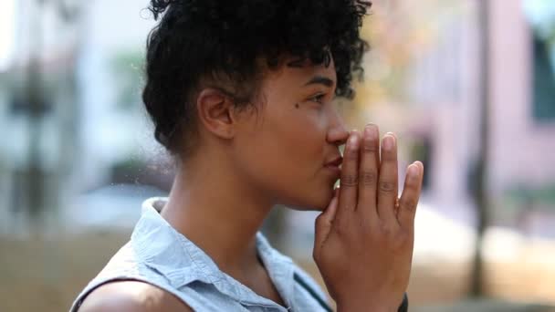 Young Black Woman Praying Worshipping Looking Sky Hope Faith — Stok video