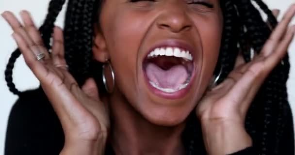 Upset Teenager Black Ethnicity Girl Yelling Screaming Angry African Young — Stockvideo