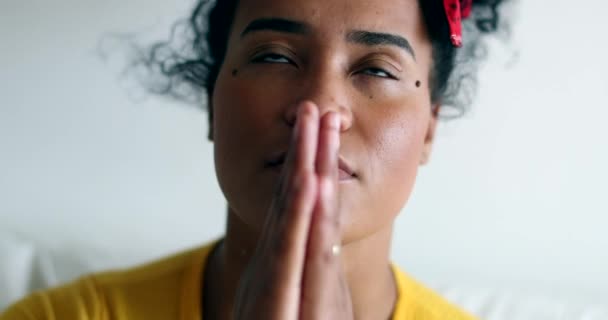 Afrikai Imádkozik Hittel — Stock videók