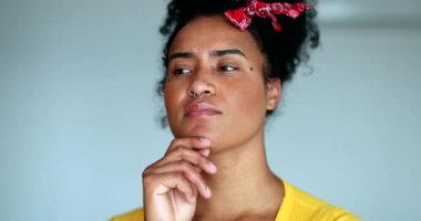 Karışık ırk kadını probleme çözüm buluyor, siyah kız eureka anı