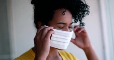 Young black woman wearing covid-19 face mask