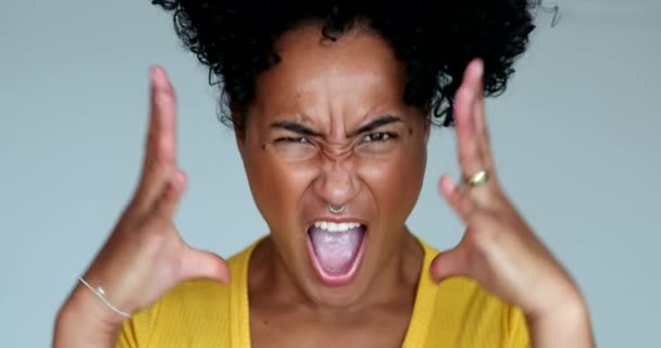 Portrait Angry Black Woman Yelling Camera — Stockvideo