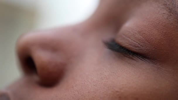 Black African Girl Eyes Closed Meditation — Stockvideo