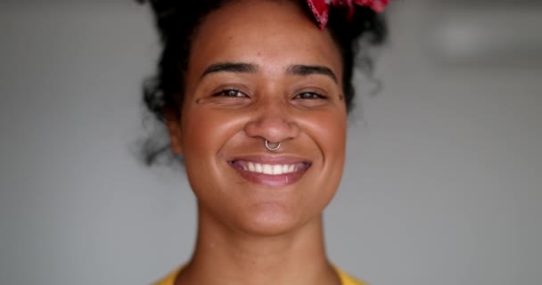 Young Black Woman Smiling Camera African American Descent Girl Portrait — Vídeos de Stock