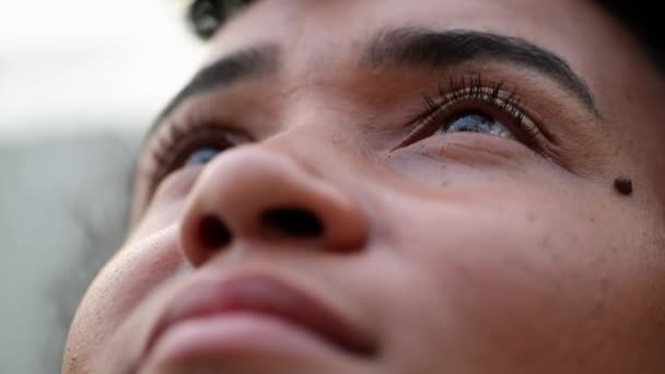 Black Woman Looking Sky Meditation African Woman Closing Eyes Meditating — Vídeo de Stock