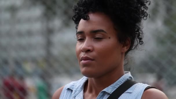 Young Black African Woman Takes Deep Breath — Vídeos de Stock