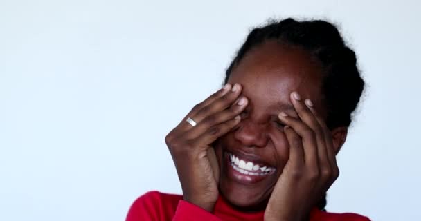 Černá Dívka Neovladatelně Zasmála Afričanky Teenager Skutečný Život Smích Úsměv — Stock video