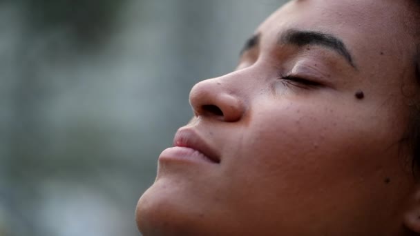 Woman Face Opening Eyes Meditation Contemplation — Vídeo de Stock