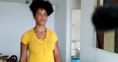 Vlog yazarı üye olmak ve sosyal medyada takip etmek istiyor