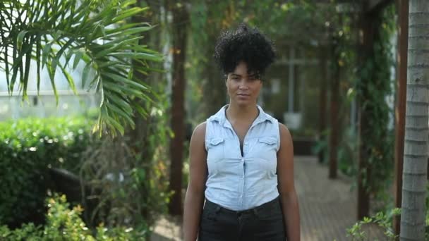 Brazilian Young Woman Standing Portrait — Vídeos de Stock