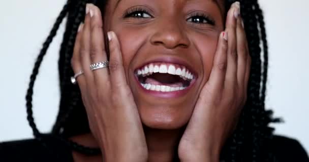 Pretty Black Teen Girl Laughing Smiling Portrait Face — Stock Video