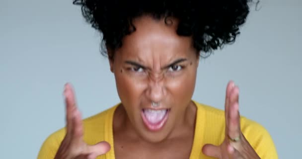 Angry Young Black Millennial Woman Yelling Camera — Video Stock