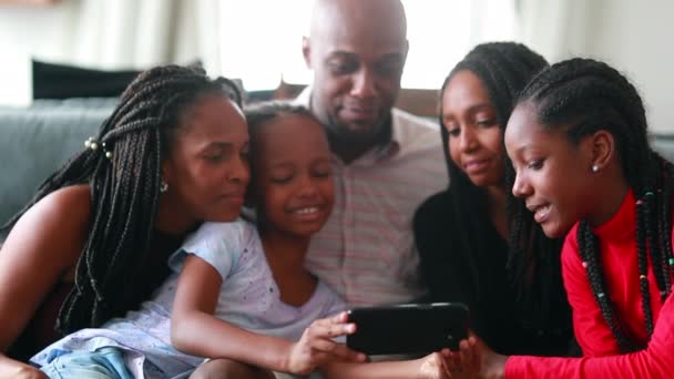 African Family Watching Cellphone Screen Black Father Mother Children Gathered — Vídeo de stock