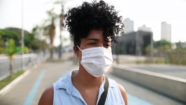 Portrait Black African Woman Wearing Pandemic Mask — Stockvideo