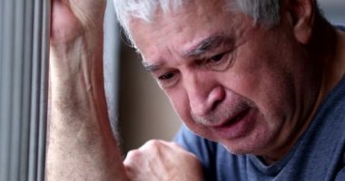 Bunalımlı son sınıf öğrencisi umutsuz zamanlarda umutla başını kaldırıyor.