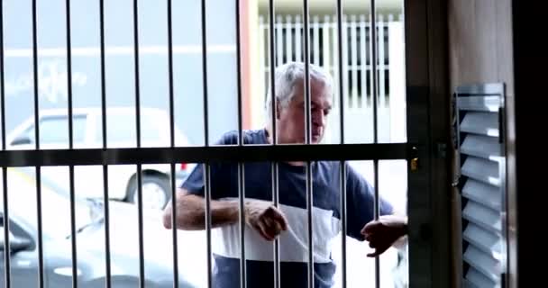 Man Leaving Home Sliding Metal Entrance Gate Lock Security — Stok video