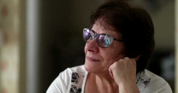 Contemplative Older Woman Portrait Staring Daydream — Vídeo de Stock