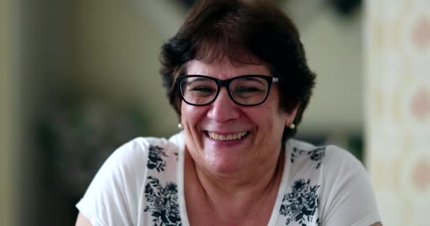 Portrétní Starší Žena Usmívá Kamery Starší Dáma Středního Věku — Stock video