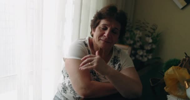 Deprimeret Midaldrende Kvinde Der Føler Mental Smerte – Stock-video