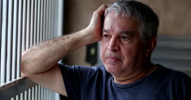 Droevige Depressieve Oudere Man Crisis Tearful Persoon Van Middelbare Leeftijd — Stockvideo