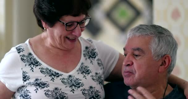 Boldog Házasságban Élő Idős Pár Szereti Gondozza Egymást — Stock videók