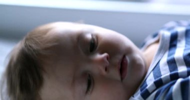 Sevimli bebek bebek bebek bebek yüzü yakın plan.