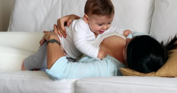 Cute Baby Top Mother Home Couch Adorable Baby Infant Boy — Vídeos de Stock