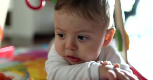 Lindo Bebé Jugando Con Juguete Interior Primer Plano Adorable Niño — Vídeo de stock