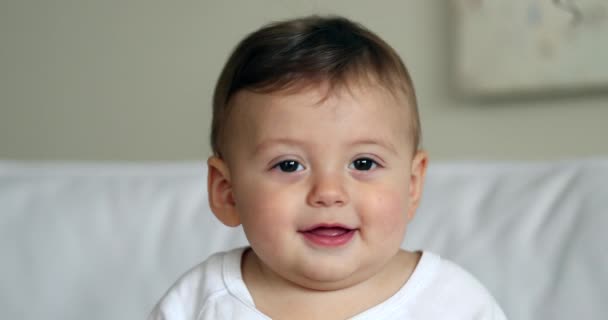 Schattig Baby Peuter Kind Zoet Baby Jongen Portret Kijken Naar — Stockvideo