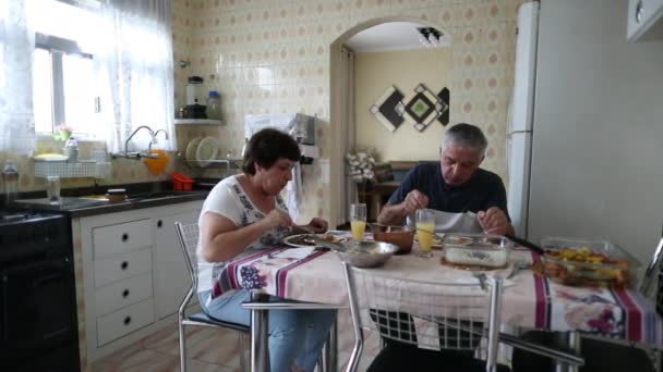 Older Couple Eating Lunch Home Casual Real People — Video