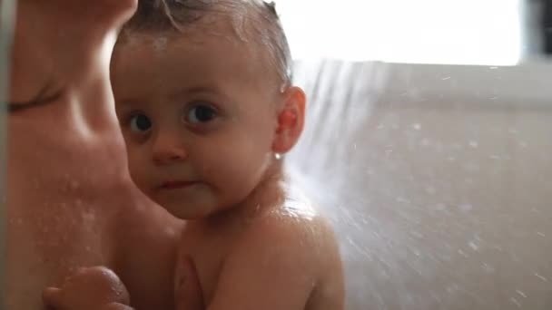 Mother Showering Baby Head Slow Motion — Stock Video