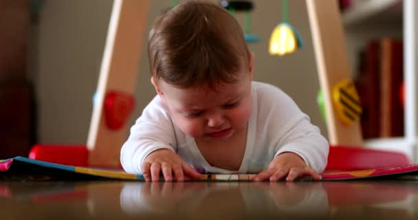 Upset Baby Play Mat Floor Tearful Crying Infant Child — Vídeos de Stock